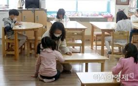 당구장 화장실에서 돌림빵 당한 썰.ssul 대구에서 당구장 알바하고 잇는 23살 여자임 요즘 박유천 성폭행 사건으로 고소쳐맞는거 보고 나 알바 할 때 화장실에서 돌림빵 당한 썰 풀어봄 3년전에 지잡대에. í¬í†  ëŒë´„êµì‹¤ì—ë„ ì‚¬íšŒì  ê±°ë¦¬ë'ê¸° ì•„ì‹œì•„ê²½ì œ