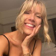 The latest tweets from laurita fernández (@lauritafp). Laura Fernandez Bio Net Worth Age Birthday Dating Wiki