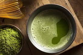 Matcha is finely ground powder of specially grown and processed green tea leaves, traditionally consumed in east asia. Matcha Wissenswertes Infos Und Rezepte Essen Und Trinken
