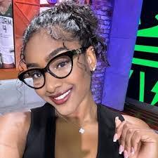 Reva Thompson's Instagram, Twitter & Facebook