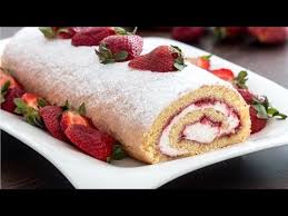 Gateau Roule A La Fraise Et Au Fromage A La Creme Desserts Ma Fourchette Roules Suisses Idee Recette Facile Gateau Roule
