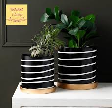 Modern Black And White Ceremic Planter With Drainage And Rose Gold Base Ceramic Planter Indoor Planter Pot Planter Free Usa Shipping In 2020 Planter Pots Indoor Planters White Planters