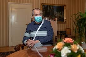 W zakres prac zeman hdf wchodziło zaprojektowanie, dostawa i montaż konstrukcji stalowej świetlika dachowego oraz podwieszonej do niego konstrukcji „cząsteczki wody składającej się z trzech sfer. Prezident Zeman V Patek Promluvi K Narodu Na Televizi Prima Idnes Cz