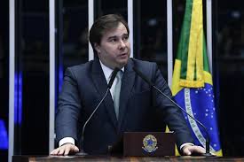 Governo afasta investidores e atrasa reformas, diz Rodrigo Maia
