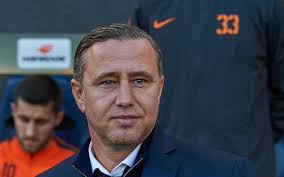 De altfel, acolo antrenează în acest moment cei doi colaboratori ai săi din trecut, thomas neubert și toni petrea. Breaking Reghecampf Adio Fcsb Antrenorul A BÄƒtut Palma Cu Noua Echipa Si Se Va Lupta Pentru Titlu