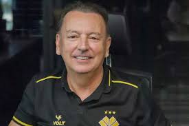 Padre Marcelo leva multidão ao Nações Shopping