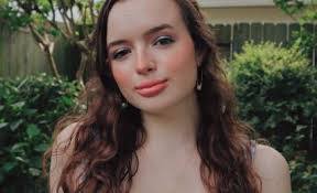 Dorian Giles's Instagram, Twitter & Facebook