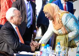Mwanasiasa mkongwe visiwani zanzibar ambaye aliwahi kushikilia nafasi mbalimbali kwenye serikali ya zanzibar na ile ya. Robert Lowassa Na Stephanie Kaaya Walivyomeremeta Jijini Arusha Watu Mashuhuri Wahudhuria Harusi Yao Mtaa Kwa Mtaa Blog