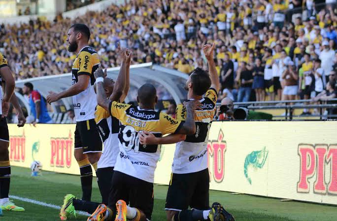 Crici&uacute;ma vence Vila Nova e mant&eacute;m lideran&ccedil;a da S&eacute;rie B