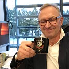 Spännande dag på jobbet igår! jag tillsammans med projektgruppen för  avveckling av material fick vara med på regionfullmäktige och ta emot årets  miljöpris i Region Gävleborg.