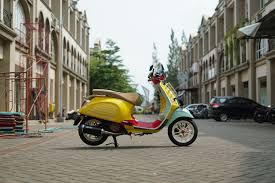 Maybe you would like to learn more about one of these? Wow Selebgram Awkarin Modifikasi Vespa Primavera Sean Wotherspoon Motorplus