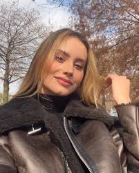 Diana Robles (@dianaroblesri) • Instagram photos and videos