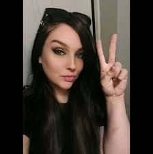 Mzsharelle Pierce likepage.