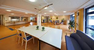 Landschaftlich schön gelegen, mitten im grünen. Haus Elim Startseite Altenhilfe Bethel