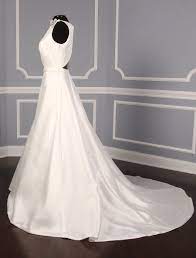 Discounted Designer Wedding Dresses Up To 90 Off Retail Your Dream Dress Discount Designer Wedding Dresses Classy Wedding Dress Pronovias Wedding Dress