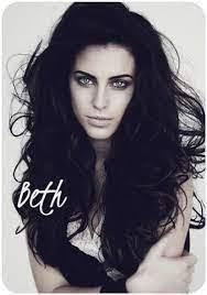 Beth Risk's Instagram, Twitter & Facebook