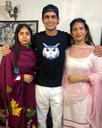 21st may, 2021 18:57 ist shubman gill stars in unusual dance video with nitish rana's wife saachi, fans in splits nitish rana's wife, saachi marwah shared a video on instagram which saw rana's kkr teammates including shubman gill attempting an unusual dance move. Shubman Gill On Twitter Happy Rakhi Shahneelgill Simransidhu So Lucky That You Guys Have A Brother Like Me Haha Kidding Not Love You Loads Https T Co Sdsrotjs4t