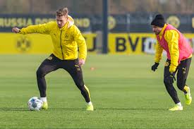 We did not find results for: Lukasz Piszczek Mit Ball Attackiert Von Marcel Schmelzer Creative Commons Bilder