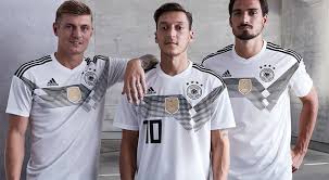 Unisport ist dein fußballspezialist und hat das, was du auf dem platz brauchst. Von 1954 Bis 2018 Deutschland Und Seine Wm Trikots