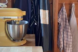 Most stand mixers for home cooks—including the popular kitchenaid artisan—are made in this style. Kitchenaid Artisan Mini Review Kitchn