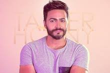 وعلّق تامر على الصورة، قائلاً: Ù„Ù‡Ø°Ø§ Ø§Ù„Ø³Ø¨Ø¨ Ø±ÙØ¶ Ø´Ù‚ÙŠÙ‚ ØªØ§Ù…Ø± Ø­Ø³Ù†ÙŠ Ø§Ù„ØªØ¹Ø§Ù‚Ø¯ Ù…Ø¹Ù‡ Ù„Ø³Ù†ÙˆØ§Øª ÙˆØ¹Ù…Ù„ ÙŠØ¬Ù…Ø¹ Ø¨ÙŠÙ†Ù‡Ù…Ø§ Ù„Ù„Ù…Ø±Ø© Ø§Ù„Ø§ÙˆÙ„Ù‰ Ø§Ù„ÙˆÙƒÙŠÙ„ Ø§Ù„Ø§Ø®Ø¨Ø§Ø±ÙŠ