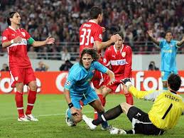 Täglich bestens informiert aus erster hand! Spielanalyse Puyol Kommt Trifft Und Geht Vfb Stuttgart Fc Barcelona 0 2 Vorrunde 2 Spieltag Champions League 2007 08 Kicker