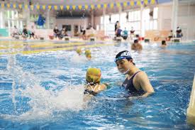 中村真衣さんによる水泳教室を開催いたしました。(令和3年6月27日)／摂津市