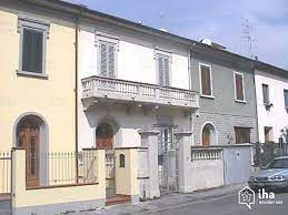 Filtra la ricerca per localitá. Casa In Affitto In Una Strada Privata A Prato Iha 58553