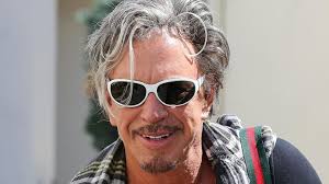 May 03, 2020 · mickey rourke didn't all of a sudden do a 180 on his style. Vom Sexsymbol Zum Op Opfer Die Verwandlung Des Mickey Rourke Stern De