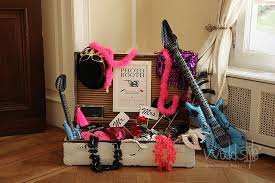 Unser Photoboot Verkleidungskoffer In Aktion Weddstyle Http Www Weddstyle De Verkleidungskoffer Mieten Html Hochzeit Mieten Geburtstagsideen Hochzeit