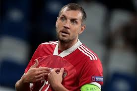 Куча лучших мемов про артема дзюбу. Eto Ne Ruka Maradony Artem Dzyuba Ne Smog Ostatsya Geroem Futbol Sport Argumenty I Fakty