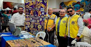 Llevan exámenes de la vista gratis a feria escolar