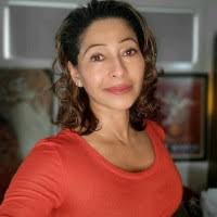 300+ perfiles de «Dee»