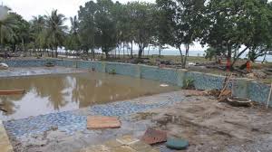 Walaupun telah 10 tahun berlalu, tsunami 2004 masih segar dalam ingatan penduduk pulau pinang. Kri Teluk Cirebon Temukan 2 Mayat Korban Tsunami Selat Sunda Di Laut