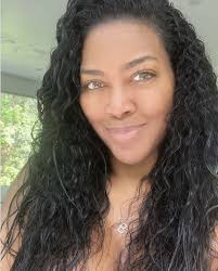 People Are Always Asking Kenyan Moore What Her Hair Texture Is So She Decided To Show Us Texturizer On Natural Hair Textured Hair Natural Hair Styles