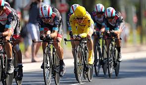 Jun 26, 2021 · nachdem man vorne lange gewartet hat, um aus dem sturz keinen vorteil zu ziehen, wird nun wieder aufs gaspedal gedrückt und das rennen läuft wieder normal weiter. Tour De France Seite 26