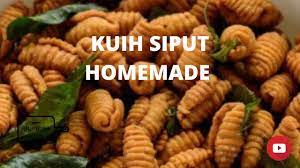 1 sudu besar cili kisar puteri 2 tangkai daun kari 1/2 biji telur 1 sudu teh jintan manis 10g udang kering (lagi banyak lagi sedap) 2 biji bawang kecil 1 cawan air garam, gula secukup rasa. Resepi Kuih Siput Rangup Malaysian Crispy Shell Snack Youtube