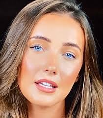 Dear Lucy, Martha, and all the Thomas family. Blessings, love, and much  success in all your endeavours. So looking forward to your next big  hit...aren't they all, LOL.