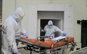 Τα κρούσματα εντοπίστηκαν και ανάμεσα στους φιλοξενούμενους και στο προσωπικό. Synagermos Gia Kroysmata Korwnoioy Se Ghrokomeio Sto Maroysi