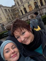 Tyrili brettklubb har hatt sesong-kickoff! 🏂☀️ Koronarestriksjoner gjorde  at Lillehammer og Oslo koste seg i Hafjell, mens Frankmotunet nøt sola i  Kvitfjell, hvor disse bildene ble tatt. 🗻 Takk til Anna Stoller