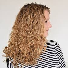 This subreddit is dedicated to any and all with naturally wavy, curly, coily, or kinky locks. Pin On Curly Girl