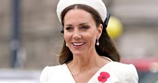 Vojvodkyňa Kate opäť na verejnosti v zrecyklovanom outfite