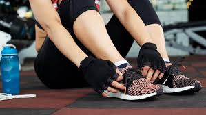 Perbedaan antara udara dan angin adalah udara itu angin yang diam, sedangkan angin adalah udara yang bergerak. Buang Angin Dalam Badan Melalui Senaman Sinaran Wanita