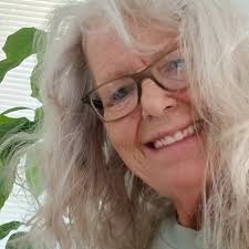 Who still owns an ironing board? Be honest.😁