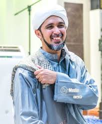 Setelah selesai kuliahnya di peringkat sarjana (masters), habib ali sekarang sedang giat berusaha menyempurnakan doktor falsafah (phd) dalam jurusan al quran dan sunnah. Dar Media On Twitter Suntingan Tausiyah Dan Nasihat Habib Ali Zaenal Abidin Al Hamid Dalam Syarahan Kitab Mendidik Keluarga Dan Anak Anak Karangan Alhabib Umar Bin Hafidz Darul Murtadza Https T Co Eruh85zkzl Darulmurtadza