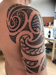 Mooie Maori Tattoo Gezet Door Marcel Van Tattoo Left Hand Trots Op Maori Tattoo Tattoos Polynesian Tattoo Designs