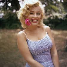 Marilyn Monroe in Amagansett, New York, 1957. ⁣ ⁣ 📸: @SamShawPhoto  #SamShawPhoto⁣⁣ ⁣ #MarilynMonroe #Amagansett #Hamptons #NewYork #Icon #Model