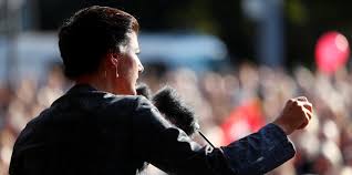 Frauke petry und sahra wagenknecht haben zusammen ein interview gegeben und entdecken überraschend viele gemeinsamkeiten. Linker Kritiker Uber Wagenknecht Rassismus Beginnt Beim Selektieren Taz De