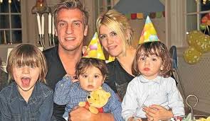 Sampdoria footballer maxi lopez refused to shake with former teammate and friend mauro icardi who was found to have an affair with lopez's wife, wanda nara who is an argentine model and vedette. Maxi Lopez Net Worth