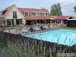 familiehuis met buitenzwembad familiehuis huizen zwembad